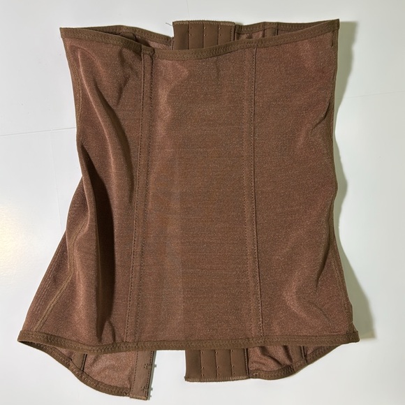 SKIMS M power mesh waist trainer - Picture 8 of 10